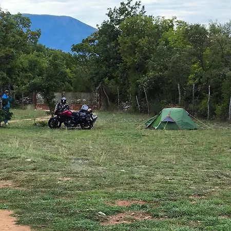 Robinzonski Smjestaj Campsite Knin